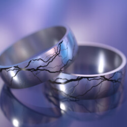 Титанове кільце з гравіюванням "Тесла"