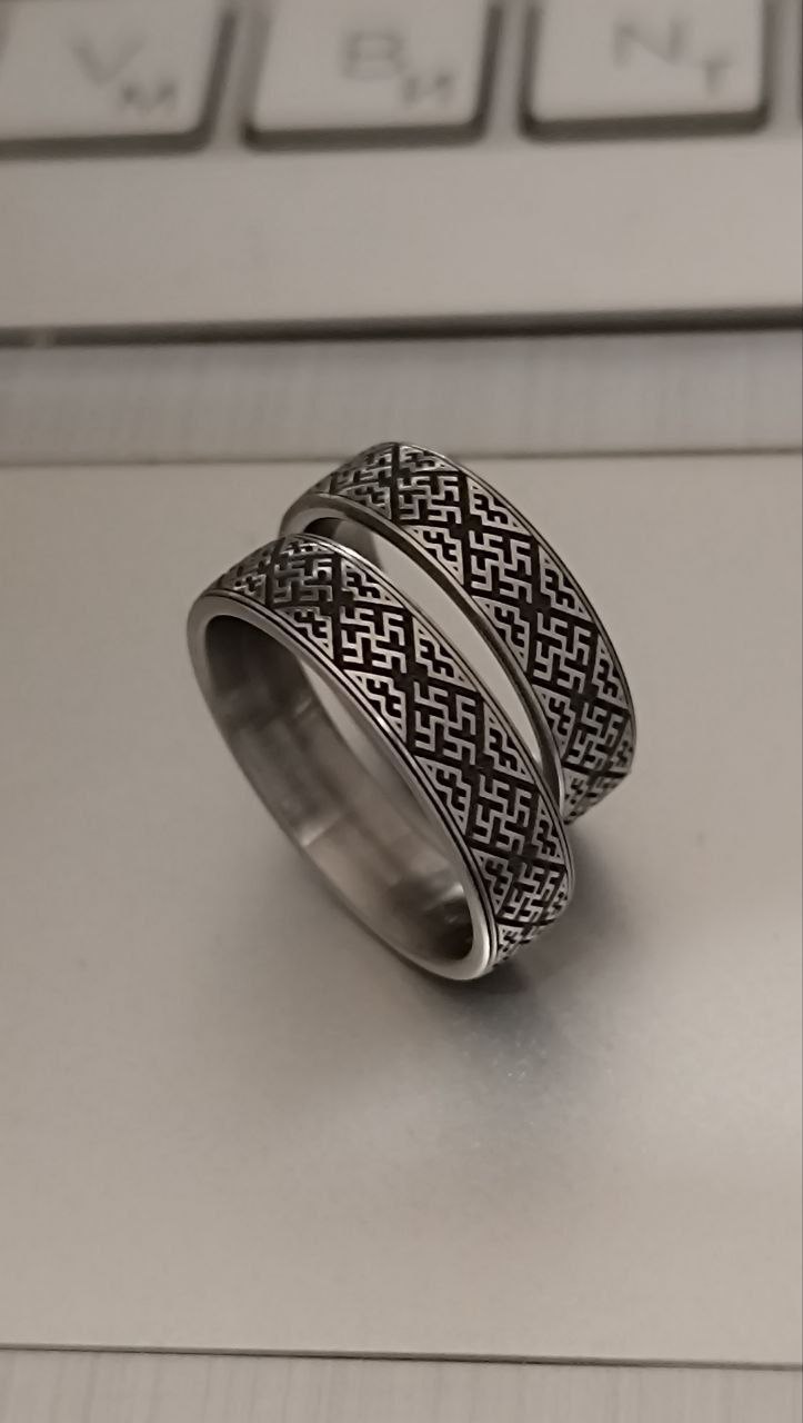 Kvit_paporoti_titan_ring_america Плоский профіль каблучки американка з глибоким орнаментом